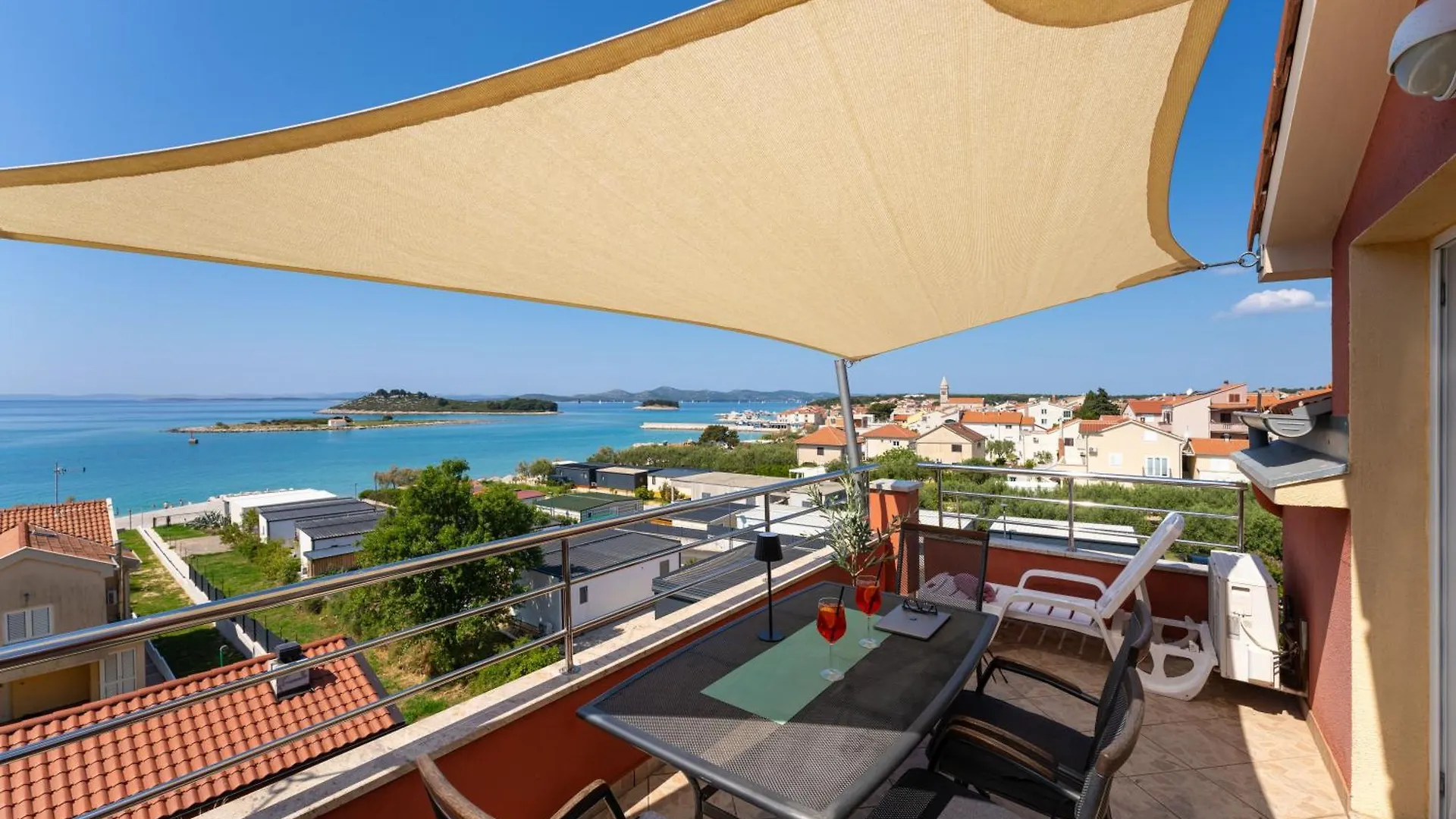 Apartments Villa Sanmarino Pakoštane Chorwacja